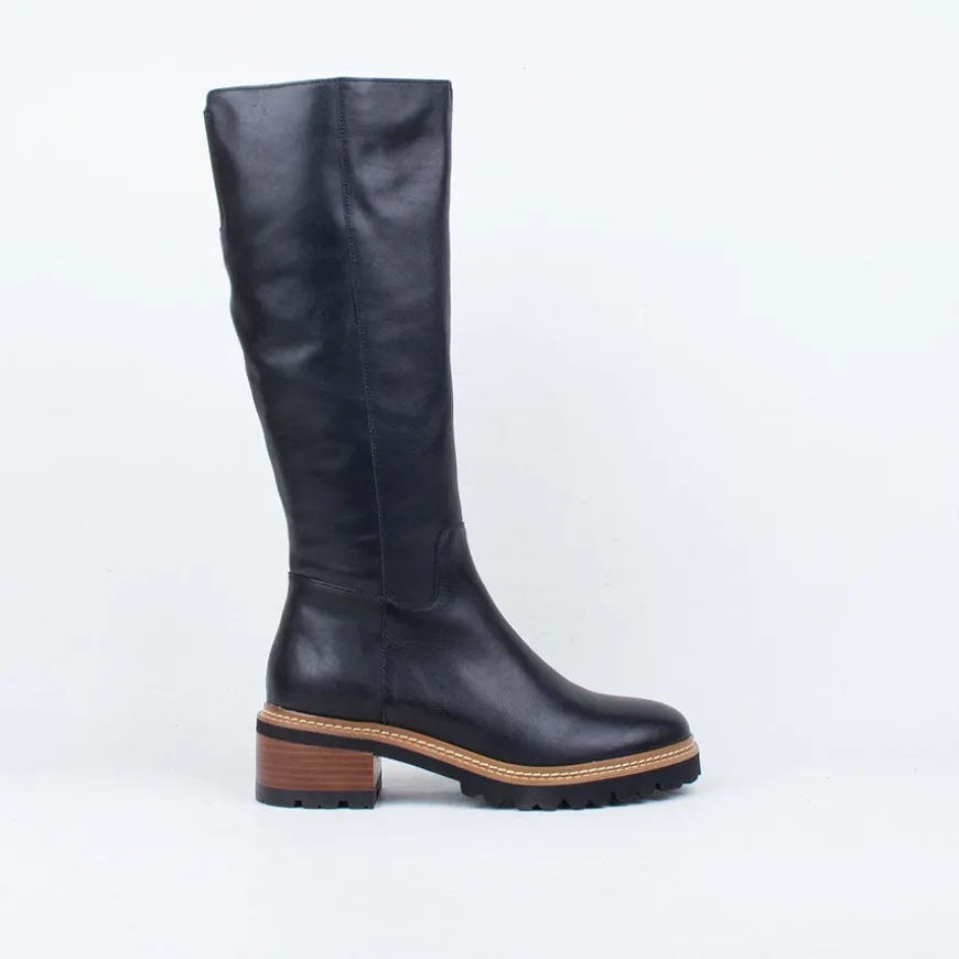Lindeta KneeBoot^EOS Clearance