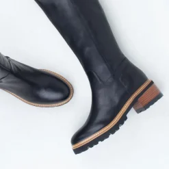 Lindeta KneeBoot^EOS Clearance
