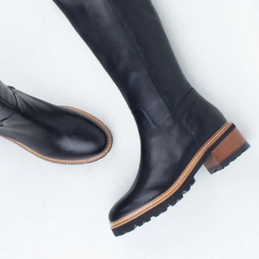 Lindeta KneeBoot^EOS Clearance